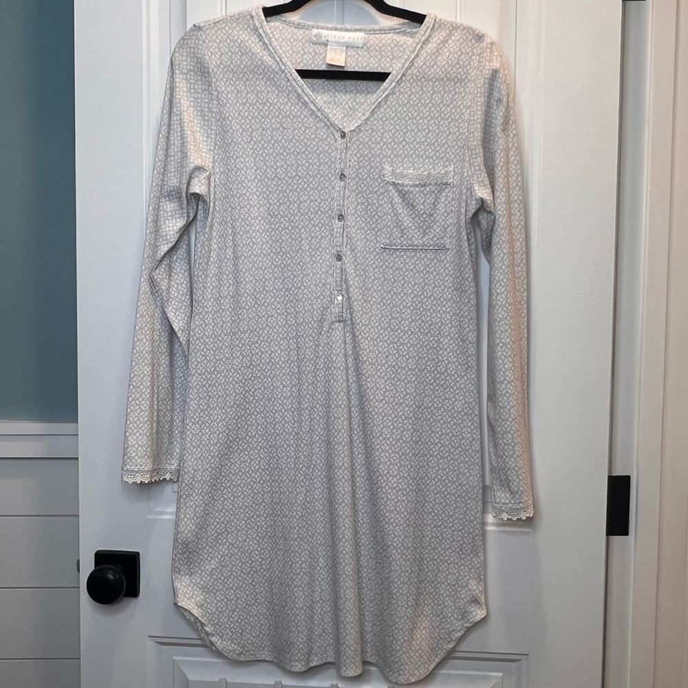 Eileen West Gray and White Long Sleeved Nightgown. Size‎ Small.
